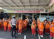 Tanamkan Disiplin Lalin, Polres HSU Ajak Siswa TK IT Nurul Ilmi Jadi Sahabat Polisi