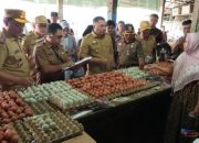 Sinergikan Data Inflasi, Wakil Bupati Kapuas Lakukan Cross-Check Harga di Pasar