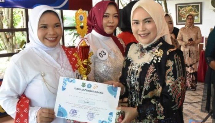 Peringati Hari Kartini, Ketua TP PKK Kapuas Buka Lomba “Giat Ayo Membaca”