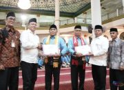 Bupati Wiyatno Lepas Jamaah Calon Haji Asal Kapuas Tahap Pertama