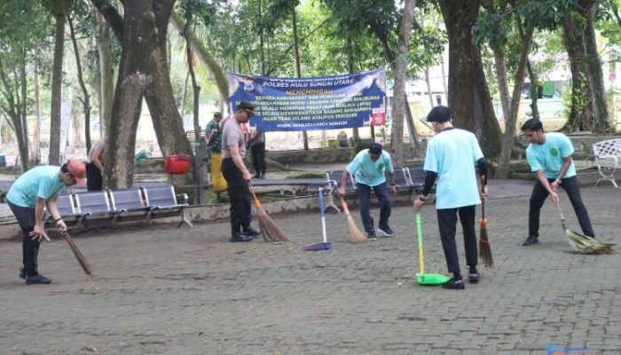 Peringati May Day 2026, Polres HSU Gelar Aksi Jumat Bersih di Kawasan Candi Agung