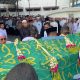 Ribuan santri dan jemaah menyambut kedatangan jenazah KH Husin Nafarin di Ponpes Rakha Amuntai. (Dok. Narasi Publik)