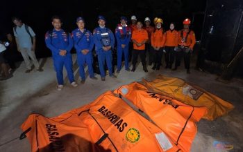 Tim Gabungan berhasil melakukan evakuasi terhadap 4 ABK TB Samudra Jaya 1 yang terjebak di dalam manhole. (Dok. Istimewa)
