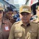 Wakil Bupati Kapuas, Dodo didampingi Sekda Kapuas Usis I. Sangkai usai melakukan sidak pemantauan harga dan ketersediaan bahan pokok di Pasar Blok R. (Dok. Istimewa)