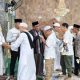 Berbaur dengan Warga, Bupati HSU Sahrujani Salat Iduladha di Masjid At-Taqwa. (Dok. Istimewa)