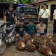 Nekat gondol 220 Kg sawit perusahaan, tiga pria di Lampung Tengah diciduk. (Dok. Ilustrasi AI)
