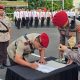 Kapolres HSU AKBP AKBP Agus Nuryantoemimpin prosesi upacara Sertijab Kasat Reskrim dari AKP Teguh Kuatman kepada Iptu Firdaus Tarigan. (Dok. Istimewa)