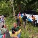 Diduga Tak Kuat Menanjak, Bus Damri Angkutan Wisatawan Terperosok di Loksado. (Dok. Istimewa)