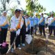 Bupati Tapin, H. Yamani melakukan penanaman pohon dalam rangka memperingati Hari Lingkungan Hidup Sedunia tahun 2026. (Dok. Istimewa)