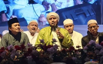 Wakil Gubernur Kalsel, Hasnuryadi Sulaiman menghadiri gelaran Asam Asam Bersholawat Bersama Habib Syech. (Dok. Istimewa)