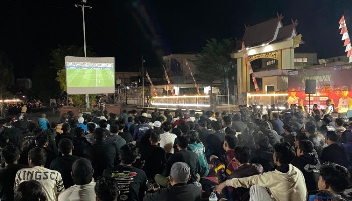 Ribuan Warga HSU Tumpah Ruah Nobar Piala Dunia 2026 di Bundaran Tugu Sholawat