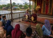 Dari Pantun hingga Kritik Sosial, Begini Uniknya Madihin Banjar