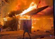 Kebakaran di Tarungin Tapin, Tiga Rumah dan Gudang Ludes Terbakar