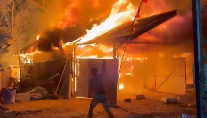 Kebakaran di Tarungin Tapin, Tiga Rumah dan Gudang Ludes Terbakar