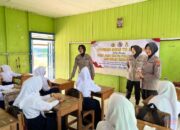 Polwan Polres HSU Goes to School Ajak Pelajar Berani Lawan Bullying