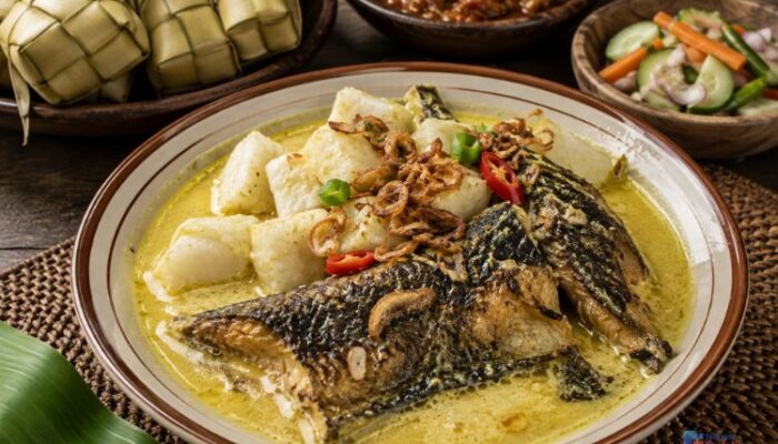 Kenapa Ketupat Kandangan Selalu Identik dengan Ikan Haruan?