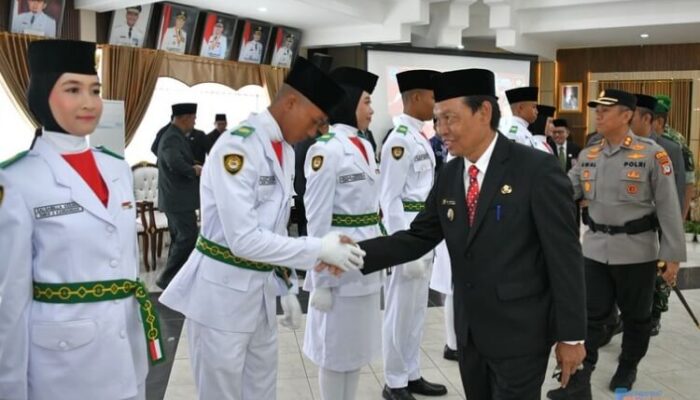 Wabup Suriani Kukuhkan Puluhan Anggota Paskibraka HSS Tahun 2026