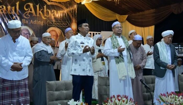 Bupati HSS Hadiri Haul Akbar Ba 3 Ba Ading di Desa Baluti