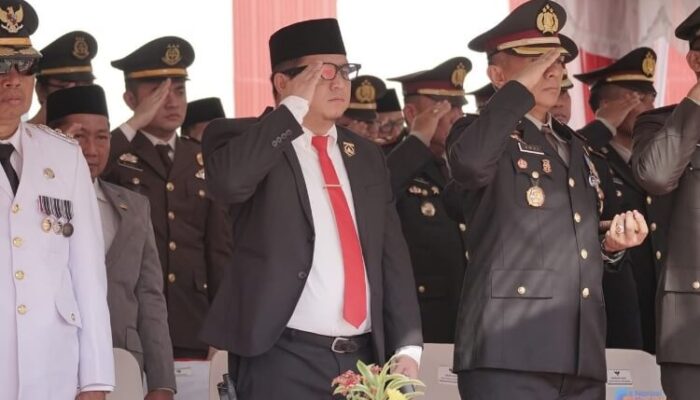 Pimpinan dan Anggota DPRD HSS Hadiri Upacara HUT Ke 81 Kemerdekaan RI