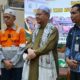 CSR Section Head PT AGM Widharto Ali, bersama Pimpinan Ponpes Dalpa Kandangan KH Ahmad Syairazi, dan Kepala Disnakerkop UKMP HSS Nafarin saat kegiatan pembekalan keterampilan menjahit dan budidaya ikan air tawar sistem bioflok. (Dok: Istimewa)