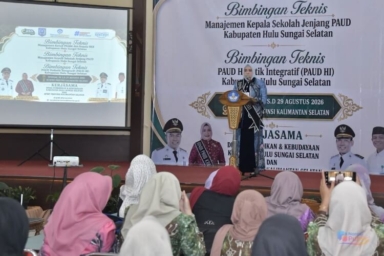 Bunda PAUD HSS, Hj Mustaidah Syafrudin Noor membuka bimtek bidang pendidikan di BPMP Kalsel. (Dok: Istimewa)