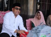 Bupati HSU Turun Langsung Serahkan Bantuan untuk Korban Kebakaran di Babirik