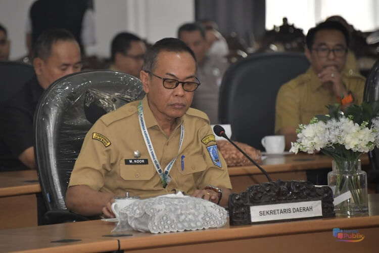 Sekda HSS, Muhammad Noor menghadiri Rapat Banggar DPRD dalam pembahasan lanjutan Ranperda Perubahan APBD 2026. (Dok: Istimewa)