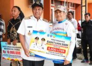 Perkuat Kesiapsiagaan Karhutla, Pemkab HSS Salurkan Bantuan 5.500 Liter BBM dan Santunan