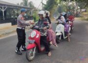 Cegah Dampak Asap Karhutla, Polsek Amuntai Tengah Turun ke Jalan Bagikan Masker