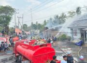 Kebakaran di Suato Tatakan Tapin Hanguskan Tiga Rumah dan Satu Mobil