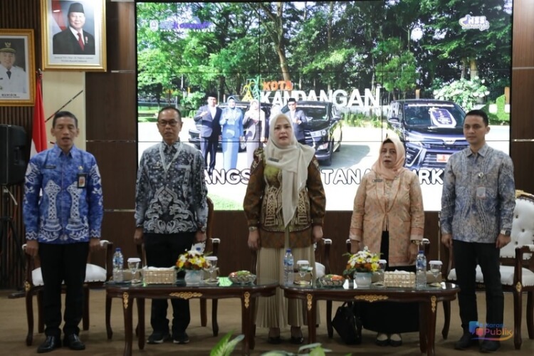 Ketua TP PKK HSS, Hj Mustaidah saat menghadiri pembukaan Pelatihan Pengembangan Ekonomi Masyarakat bagi PRSE. (Dok: Istimewa)