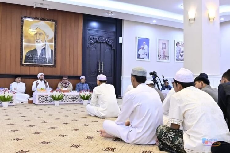 Keluarga Besar PS Barito Putera bersilaturahmi bersama Habib Syech. (Dok: Narasi Publik)