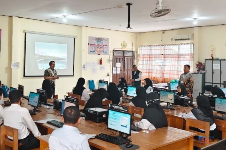 Proses seleksi substansi Bakal Calon Kepala Sekolah tahun 2026 yang diikuti oleh puluhan guru di Kabupaten HSU. (Dok: Istimewa)