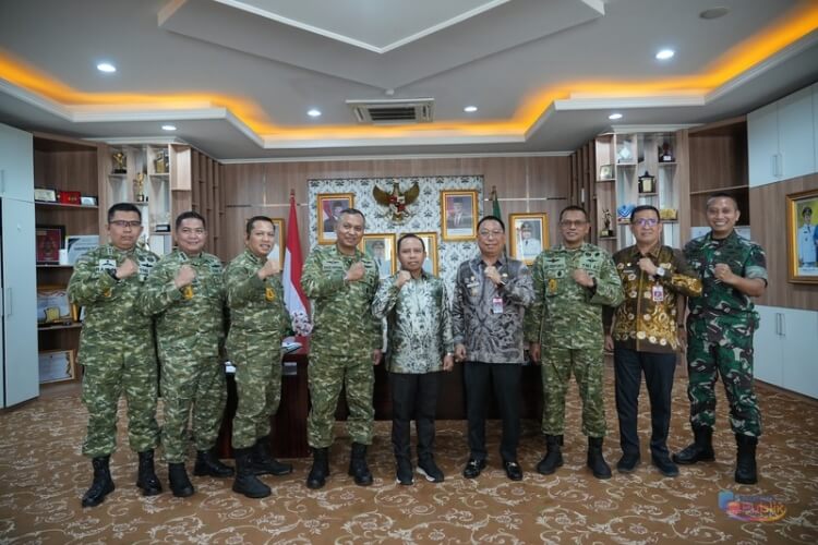 Bupati Tapin H Yamani dan Wakil Bupati H Juanda menyambut kunjungan Tim Pasis Dikreg Sesko TNI. (Dok: Prokopim Tapin)