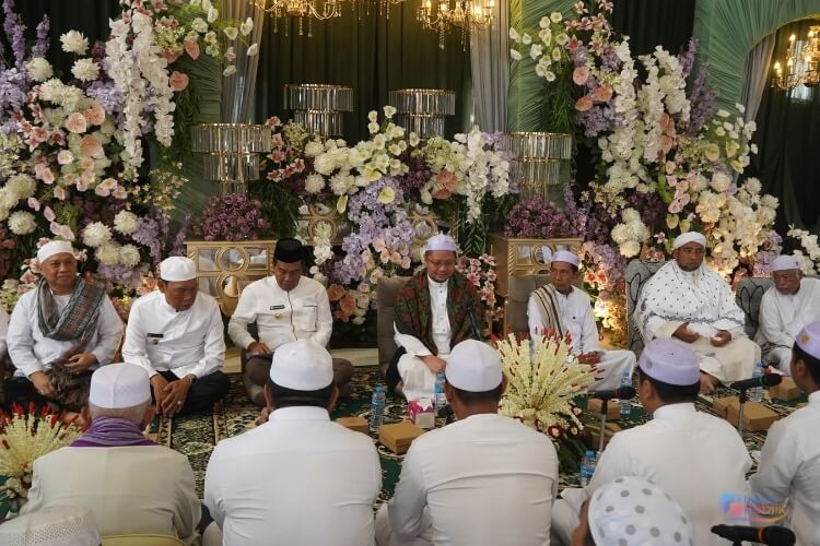 Bupati HSS, H Syafrudin Noor dan Wakil Bupati H Suriani menghadiri peringatan Haul ke-191 Datu Ahmad Balimau. (Dok: Kominfo HSS)
