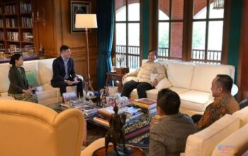 Presiden Prabowo Subianto menerima kunjungan Duta Besar Amerika Serikat untuk ASEAN Kevin Kim dan Kuasa Usaha Ad Interim US Mission untuk ASEAN Joy M. Sakurai di Hambalang. (Dok: Setkab RI)