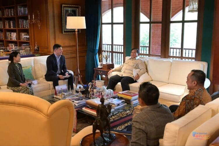 Presiden Prabowo Subianto menerima kunjungan Duta Besar Amerika Serikat untuk ASEAN Kevin Kim dan Kuasa Usaha Ad Interim US Mission untuk ASEAN Joy M. Sakurai di Hambalang. (Dok: Setkab RI)