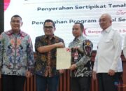 Amankan Aset Daerah, Pemkab Tapin Terima 10 Sertifikat Hak Pakai dari Komisi II DPR RI