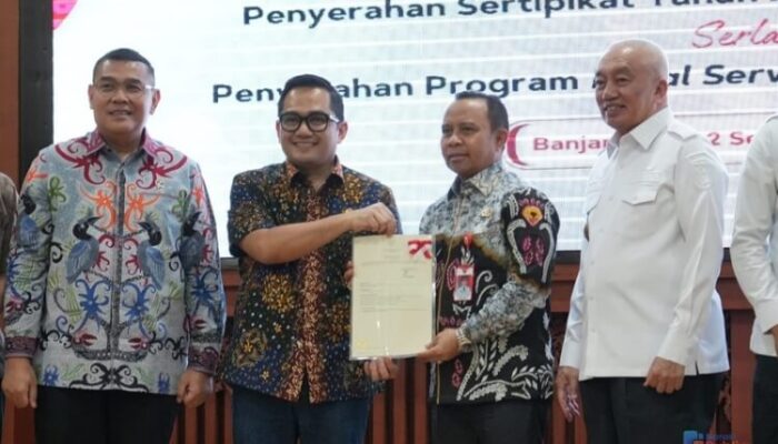 Amankan Aset Daerah, Pemkab Tapin Terima 10 Sertifikat Hak Pakai dari Komisi II DPR RI