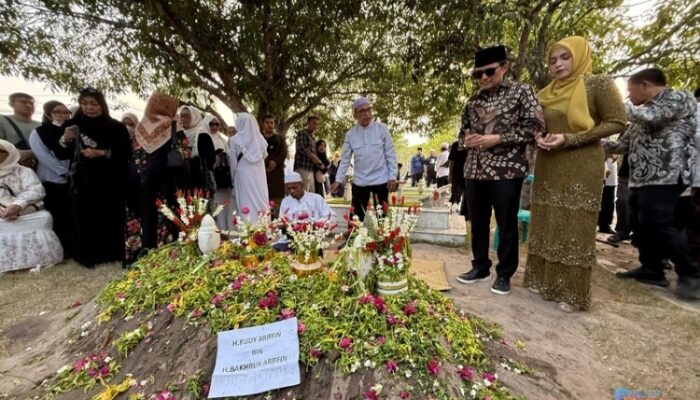 Makam Rudy Ariffin Dipadati Pelayat, Wagub Hasnuryadi Sebut Almarhum Sosok Pemersatu Banua