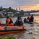 Asik mandi bersama teman, seorang bocah di Banjarmasin diduga hilang terseret arus Sungai Martapura. (Dok: Ilustrasi AI)