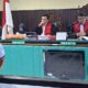 Majelis Hakim menjatuhkan vonis satu tahun penjara kepada tiga terdakwa kasus dugaan pemalsuan dokumen surat tanah di HSS. (Dok: Narasi Publik)