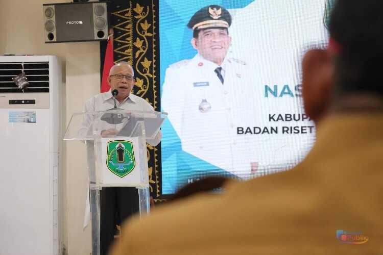 Ketua Tim BRIN Prof Dr Ir Masganti memaparkan naskah akademik pengelolaan lahan rawa. (Dok: Istimewa)