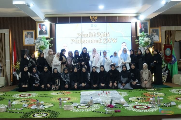 TP PKK HSS menggelar peringatan Maulid Nabi Muhammad SAW di Pendopo Bupati HSS. (Dok: Istimewa)