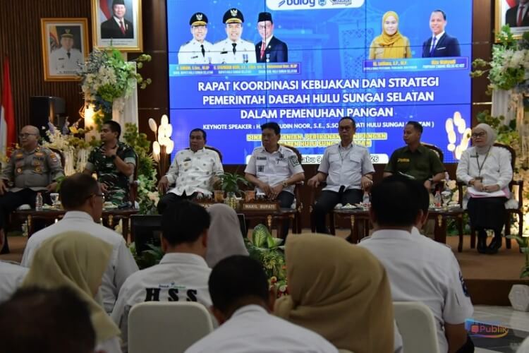 Bupati HSS H Syafrudin Noor didampingi Wabup H Suriani memimpin Rakor Kebijakan dan Strategi Pemenuhan Pangan. (Dok: Prokopim HSS)