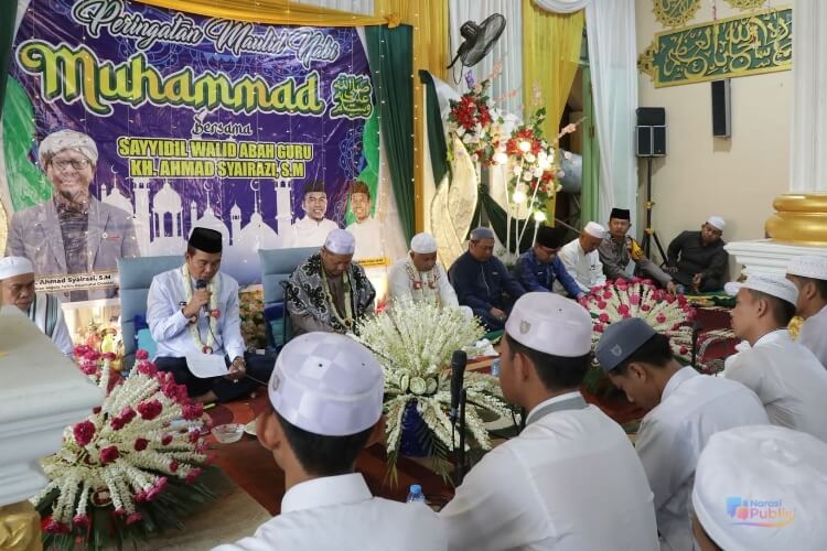 Bupati HSS H Syafrudin Noor menghadiri peringatan Maulid Nabi Muhammad SAW di Masjid Al Mustaghfirin, Desa Batu Laki, Kecamatan Padang Batung. (Dok: Prokopim HSS)
