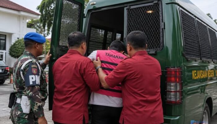 Rugikan Negara Ratusan Juta, Kejari Tapin Tetapkan Tiga Tersangka Korupsi Toilet Portable BPBD
