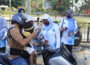 Tanggap Dampak Kabut Asap, TP PKK HSS Bagikan 2.000 Masker Gratis untuk Warga