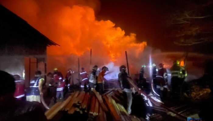 Gudang Pengrajin Bidai di Kota Raden Hilir HSU Terbakar Dini Hari