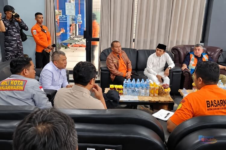 Menteri Perhubungan Dudy Purwaghandy saat melakukan koordinasi proses evakuasi korban KMP Virgo Transport 8 di Posko SAR Pelabuhan Trisakti Banjarmasin. (Dok: Istimewa)